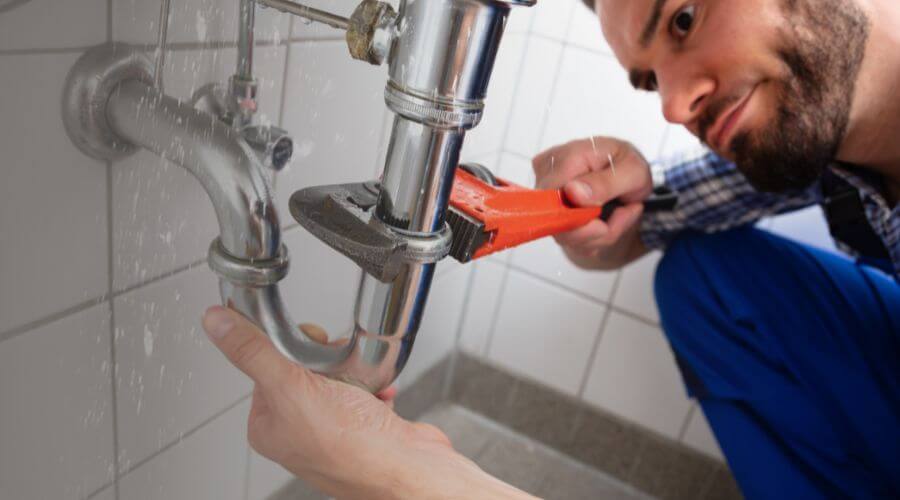 Expert burst pipe repair services in Drakesville, IA